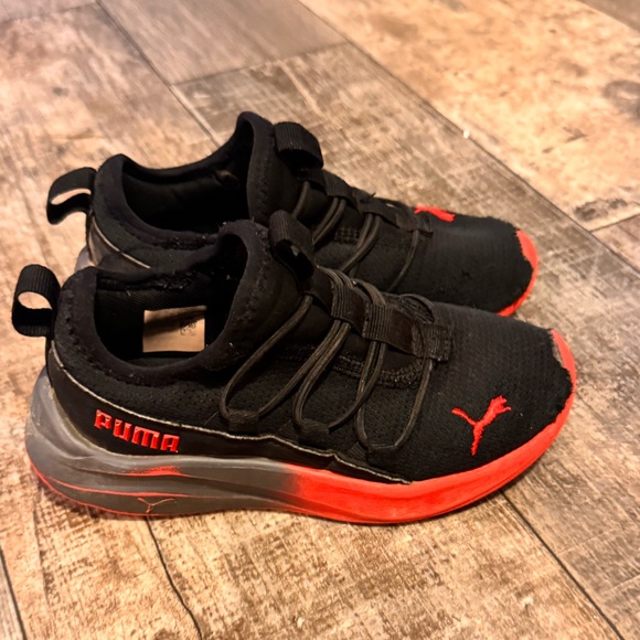 Puma Black and Red Athletic Shoes - Kids / Boys sneakers size 13c - Picture 5 of 9